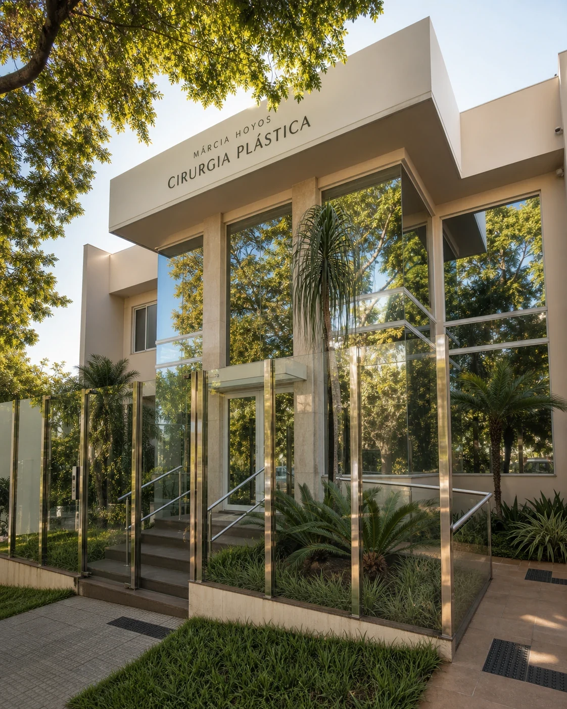 Entrada envidraçada da clínica Márcia Hoyos Cirurgia Plástica, vista em perspectiva